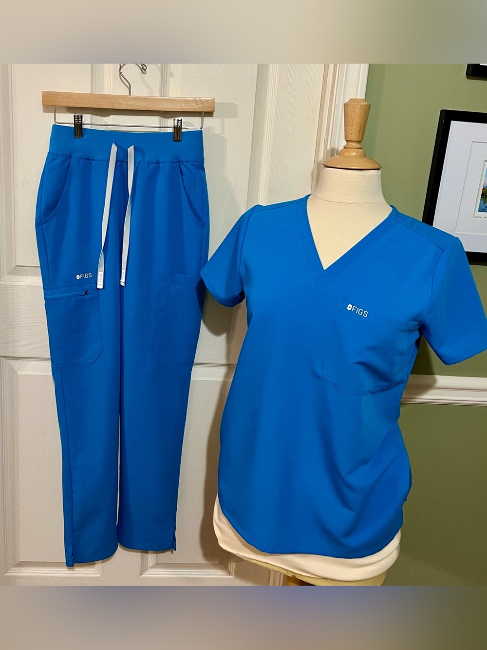 FIGS Scrubs Set